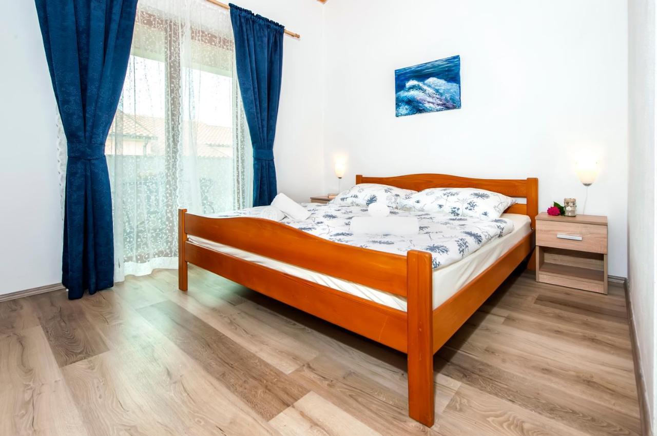 Apartman Near Beach Pelagic Sea View روفينج المظهر الخارجي الصورة