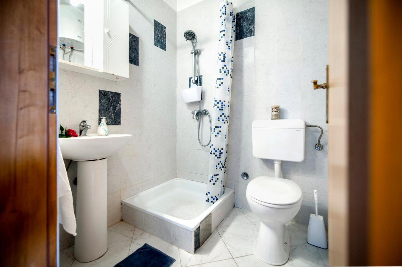 Apartman Near Beach Pelagic Sea View روفينج المظهر الخارجي الصورة