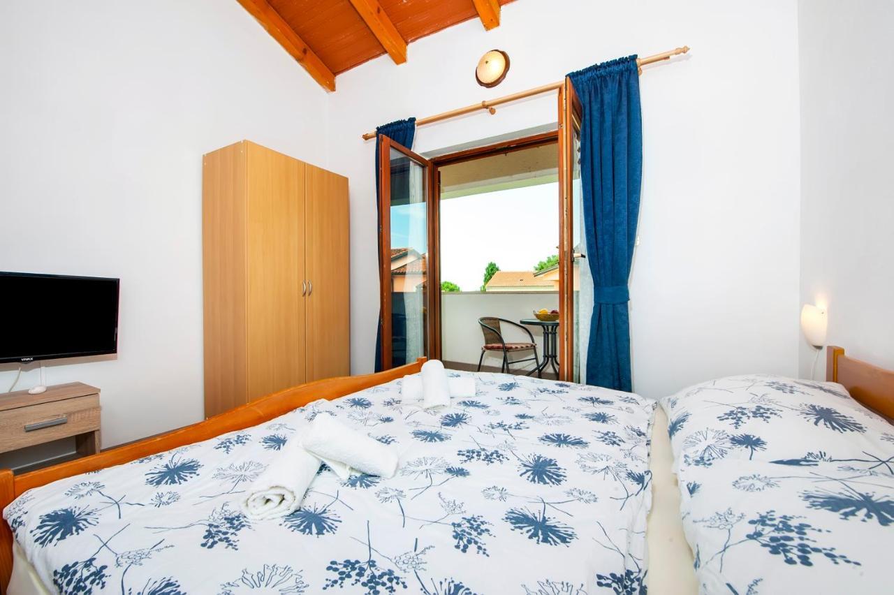 Apartman Near Beach Pelagic Sea View روفينج المظهر الخارجي الصورة